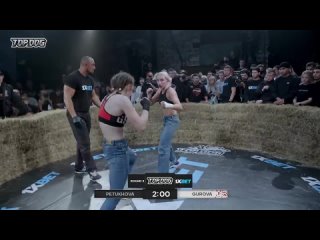 (18) girls' team competition in fighting without rules between russians and ukrainians