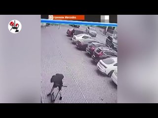 a russian scooter junkie shot a mercedes with another russian freeloader businesswoman {08/16/2023}