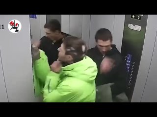 the murdered drug addicts ride in the elevator to the 17th floor. real video {28 12 2022}