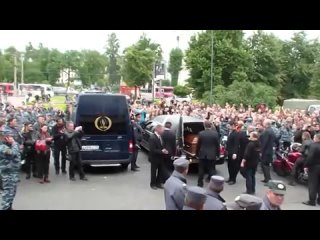 memorial service for pot in yubileiny: fights, tears, coffin, flowers, hearse (2013)
