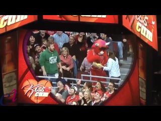 25 funniest kiss cam moments in sports