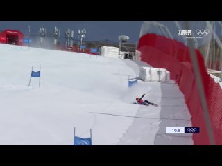 terrible falls in alpine skiing at the 2022 olympics in beijing. giant slalom. women