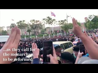 thailand protests: royal family confronted by protesters as government declares state of emergency {15 10 2020}
